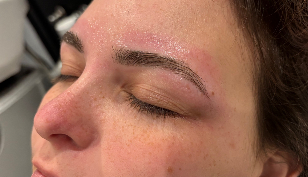Brow Wax- Shaping