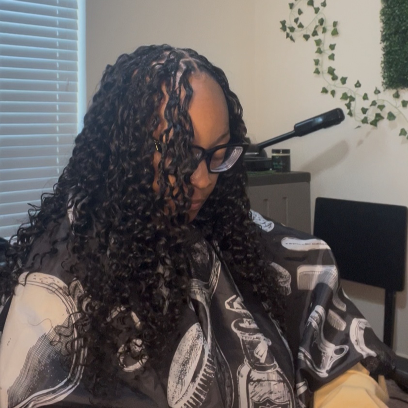 Smedium Miracle Knots at The Braids Doctor in Houston, TX