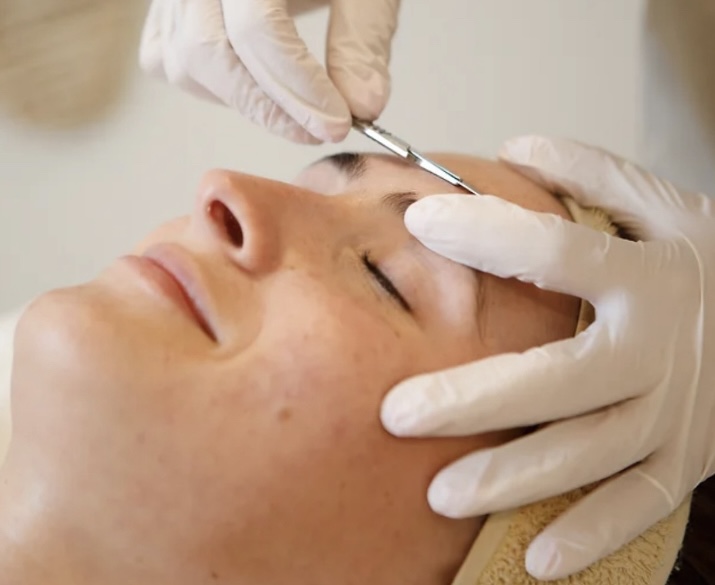 Dermaplane Mini Facial