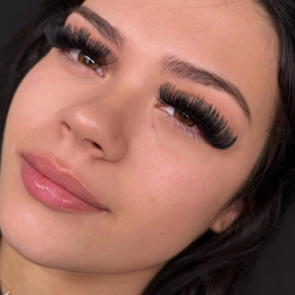 Mega Volume Full Set at Jalyn Smith in Manchester, KY