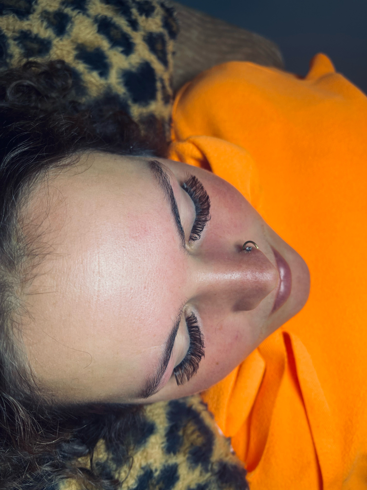 Brown lash volume fill