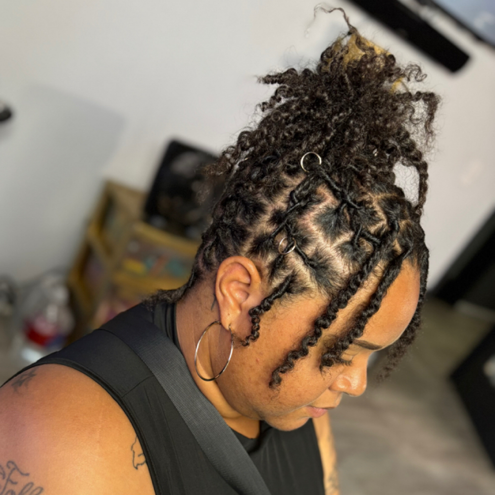 Palm Roll Maintenance at Colorful Creations By Chelsea LLC in Carrollton, TX