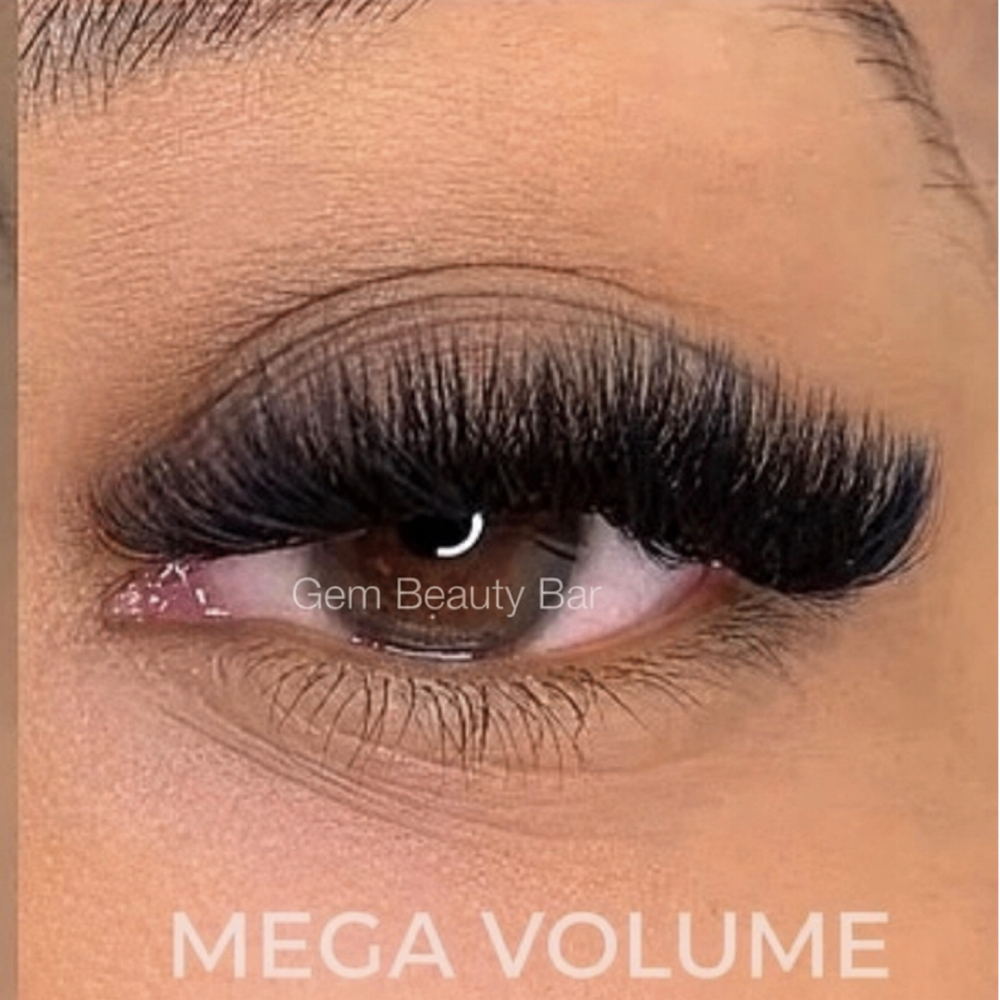 Volume MEGA LASH Full Set at Outlash in Star, ID