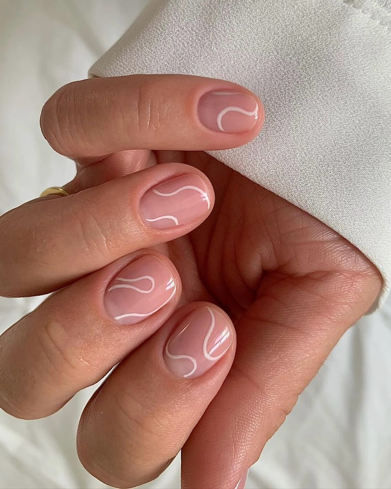 Minimal nail art on all fingers