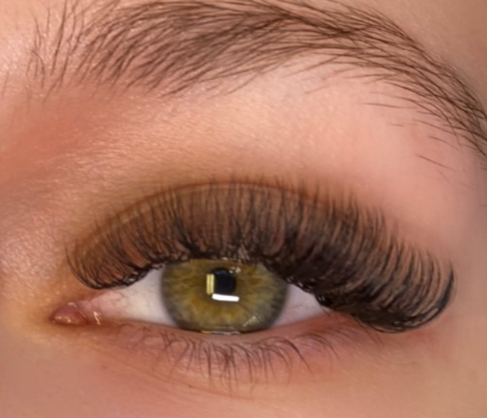 Full Set Of Volume Lashes