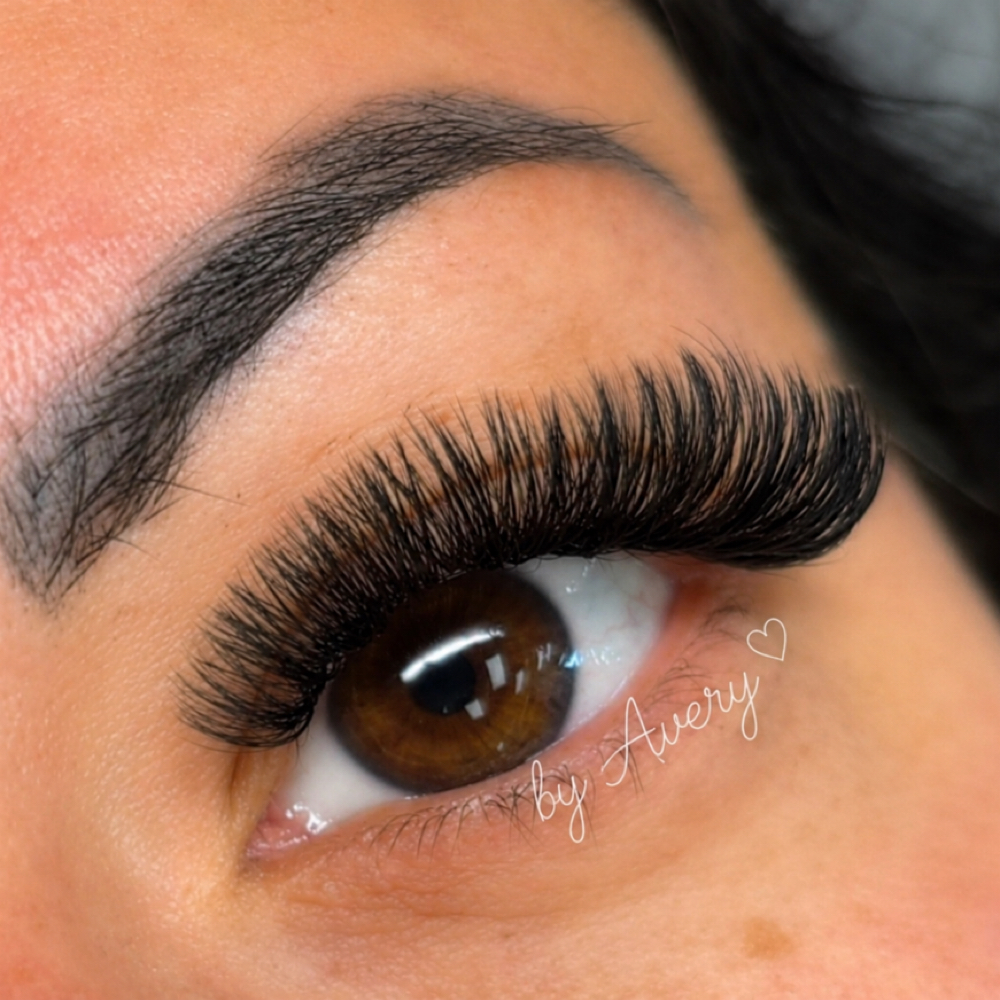 Volume Lash Full Set at Luxury Looks Beauty & Esthetics in Manahawkin, NJ
