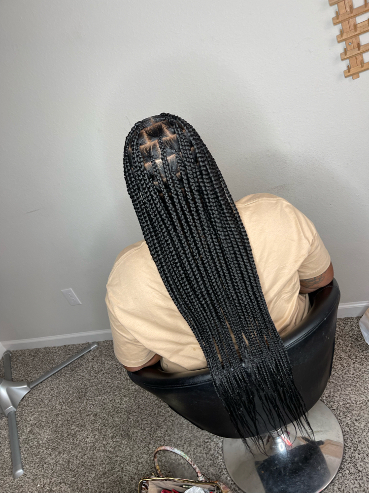 Medium Knotless