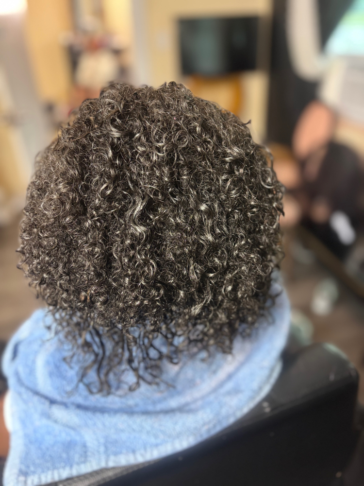 Shampoo/Blowout at The Braid Boutique 706 in Augusta Ga, GA