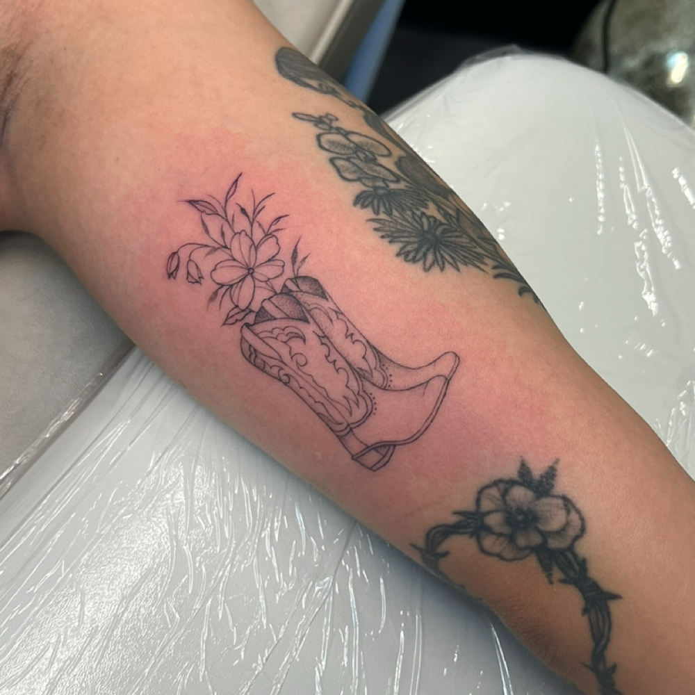 medium fineline tattoo byhalie at inkbyhalie • lochdidmyink in brick, NJ