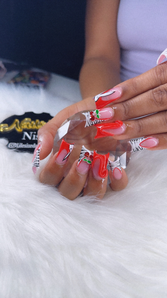 Medium Duck Nails & Designs