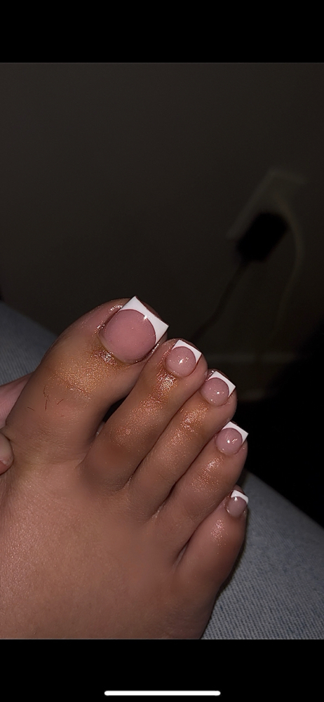 Toes at Klawedbyj in Dayton, OH