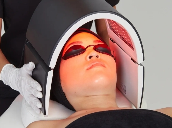 The Glow Hydrafacial