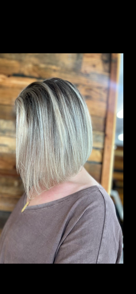 Women's Haircut W/ Shampoo