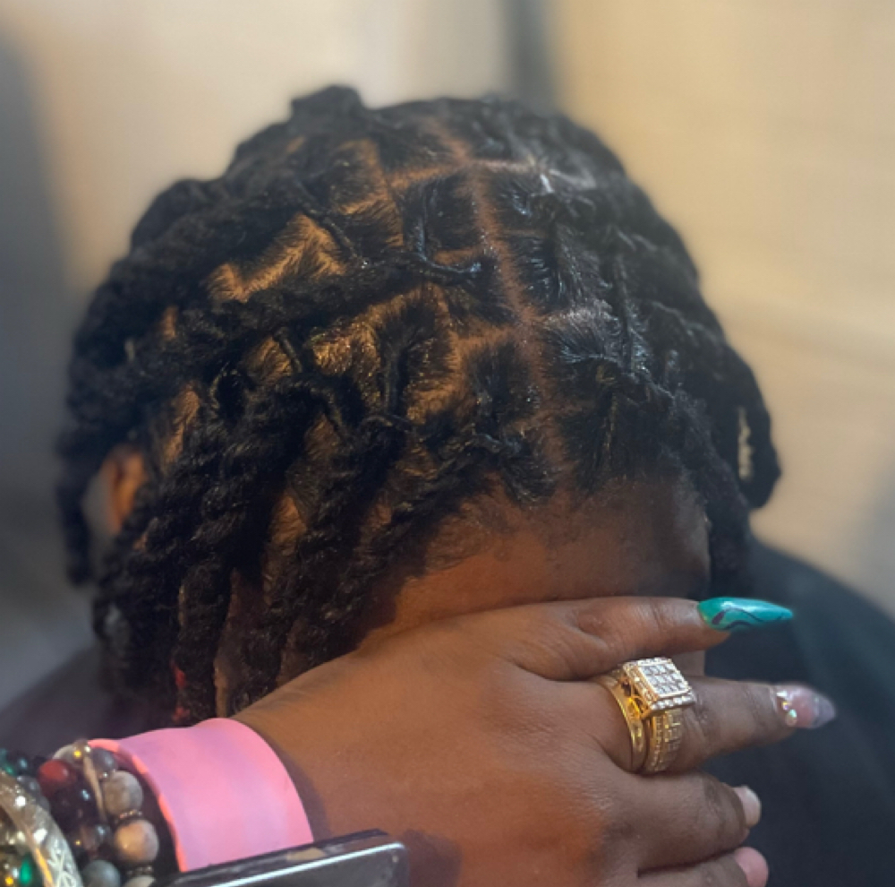 Loc Retwist at ✨Divine Handz✨ in TOLEDO, OH