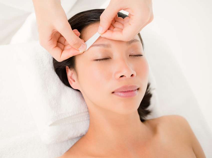 Brow Wax / Tweeze
