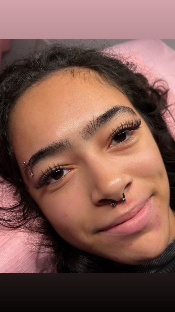 Medium Volume Lash Extensions