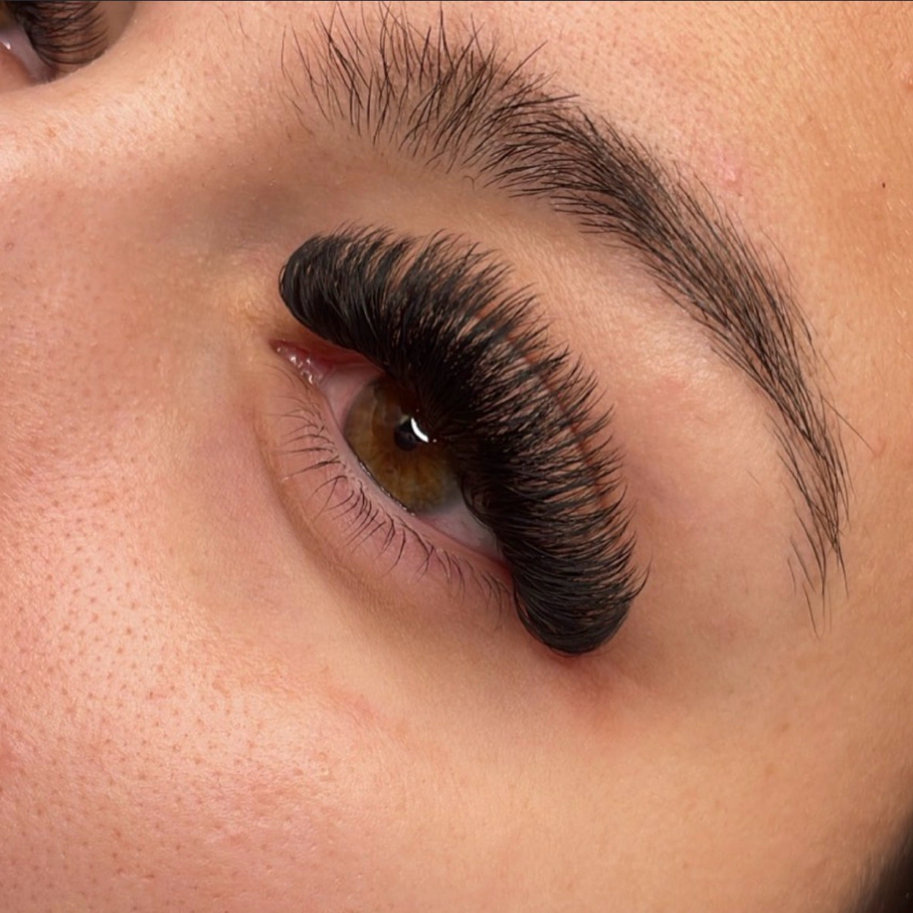 Full Lash Set at Lush LLc in Greenville, RI