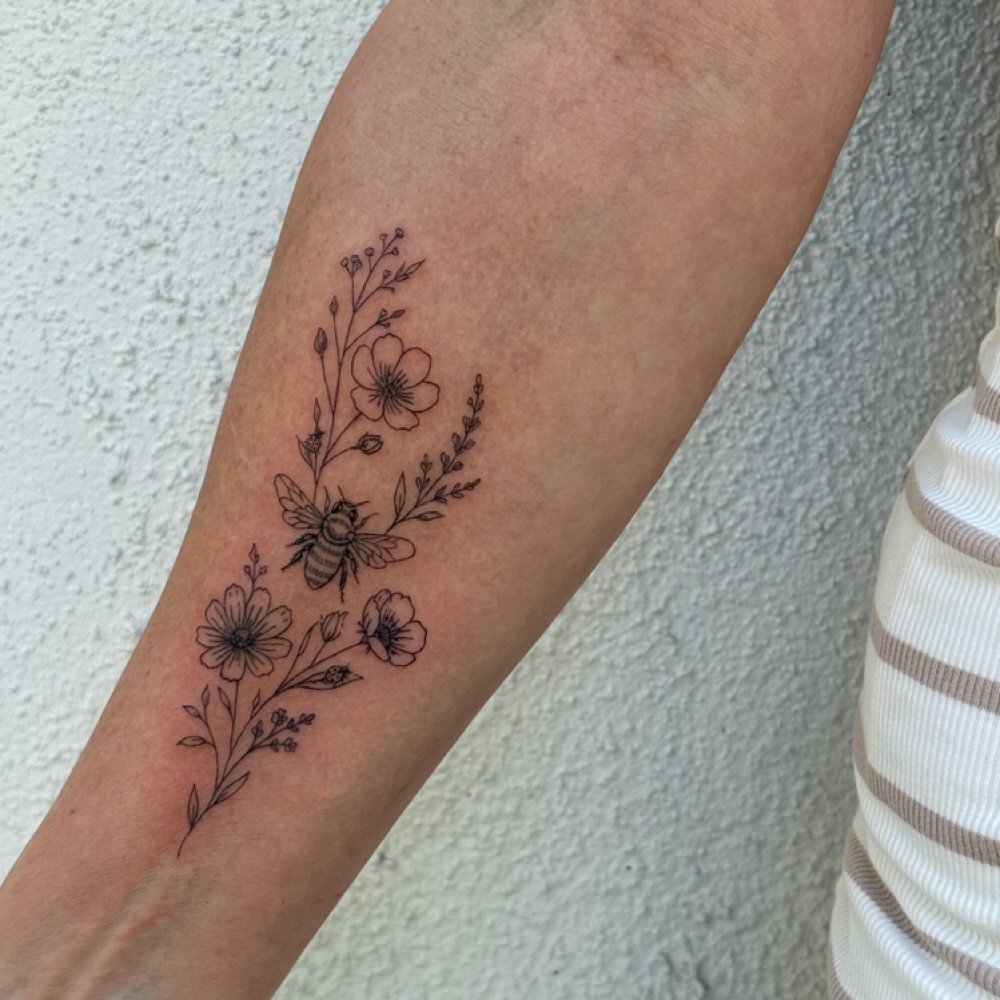 LARGE TATTOO WITH @amariisonn at DAZEY AESTHETIC COLLECTIVE in Phoenix, AZ
