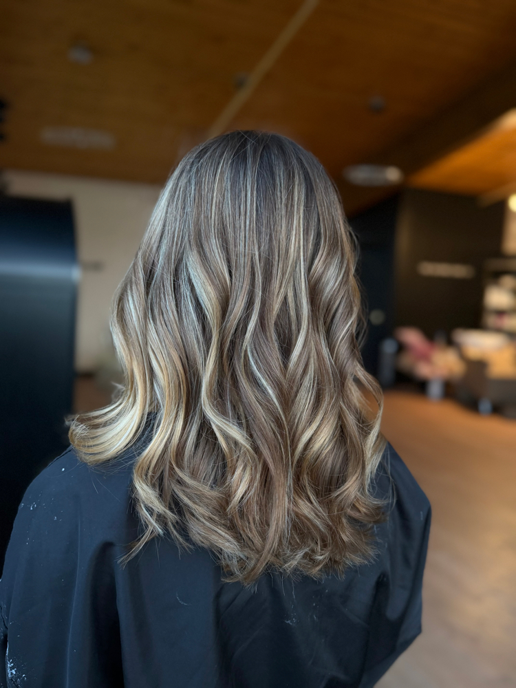 20 Foil Express Blonde at The Blonde Hair Co. in Soldotna, AK