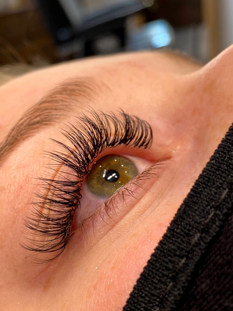 Classic eyelash extension fill