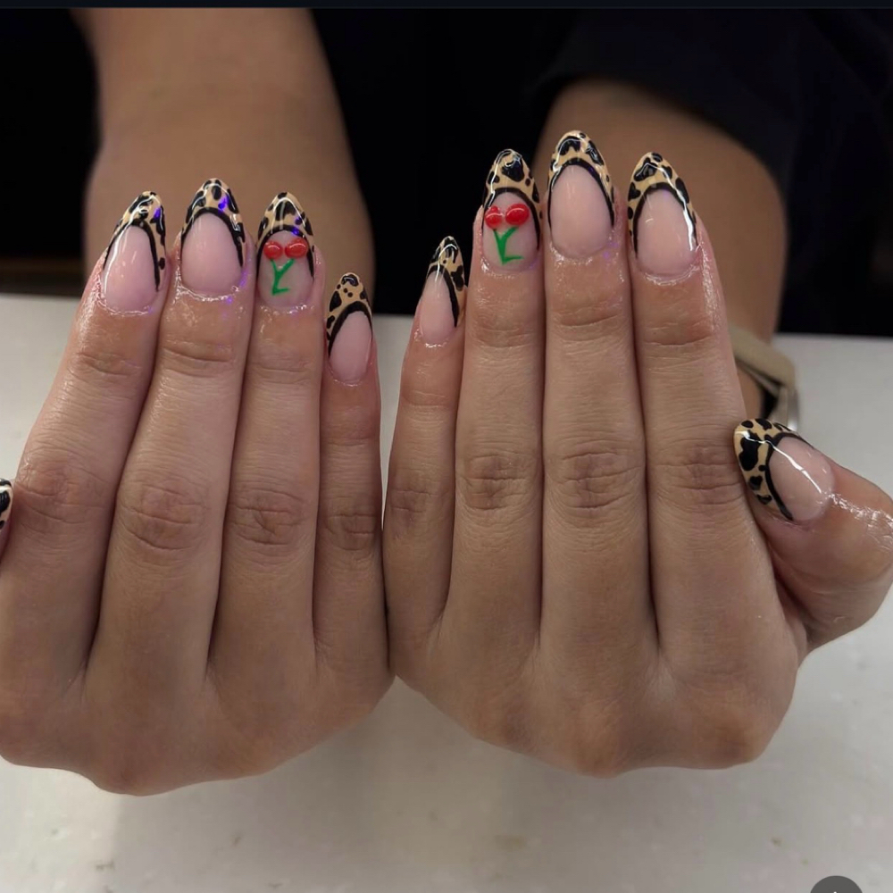 Acrylic Short at Mvoguenails in Gold Canyon, AZ