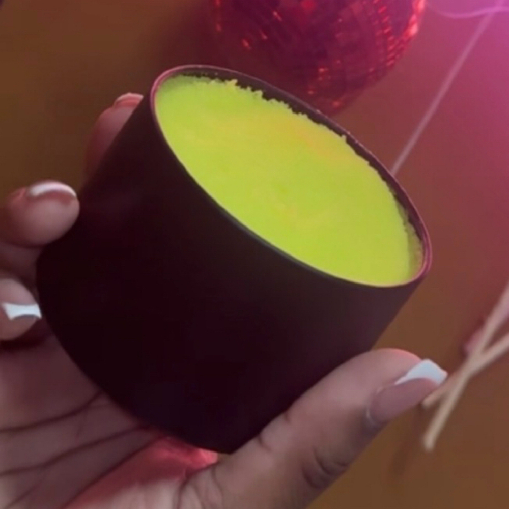 Brightening Scrub at Wax’In The Cityy in Oak Lawn, IL