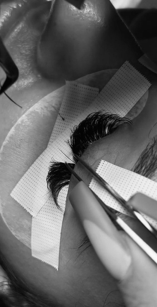 Model Lash Extention