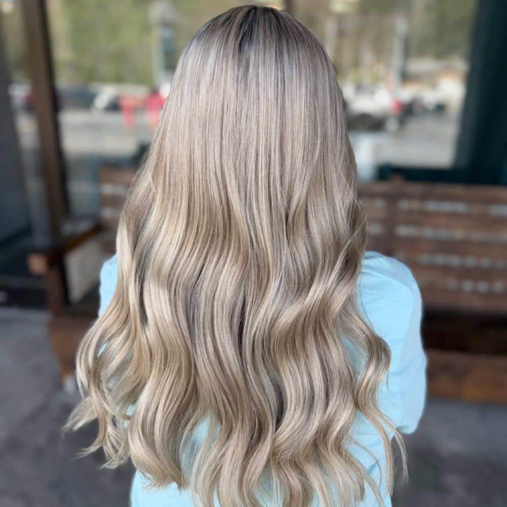 heavy highlights touch up 1-2 inch at beauty by katlyn in pikeville, KY