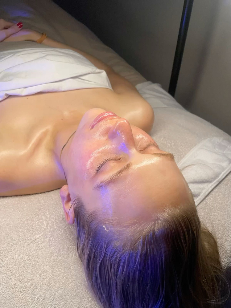 60 Minute Custom Facial at GlamourByMelanie in Sylmar, CA