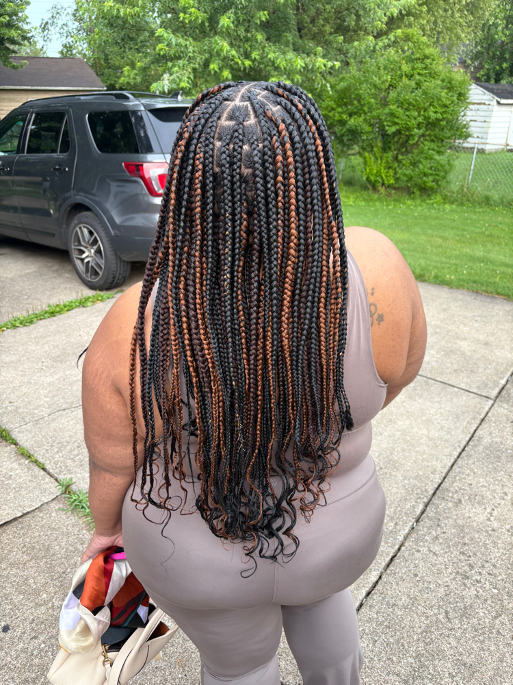 Knotless Braids (Medium)