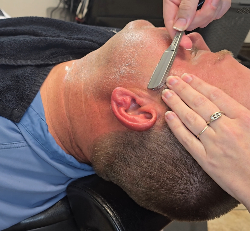 Deluxe Straight Razor Face Shave