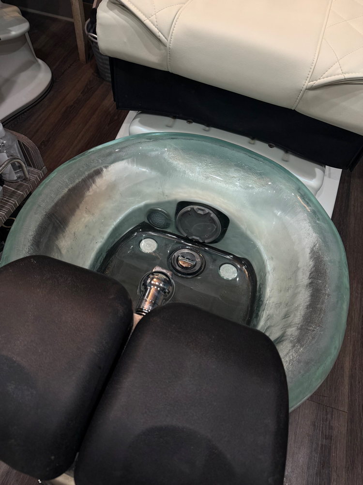 Gel Polish Pedi at Gelledbykenn in Warren, OH
