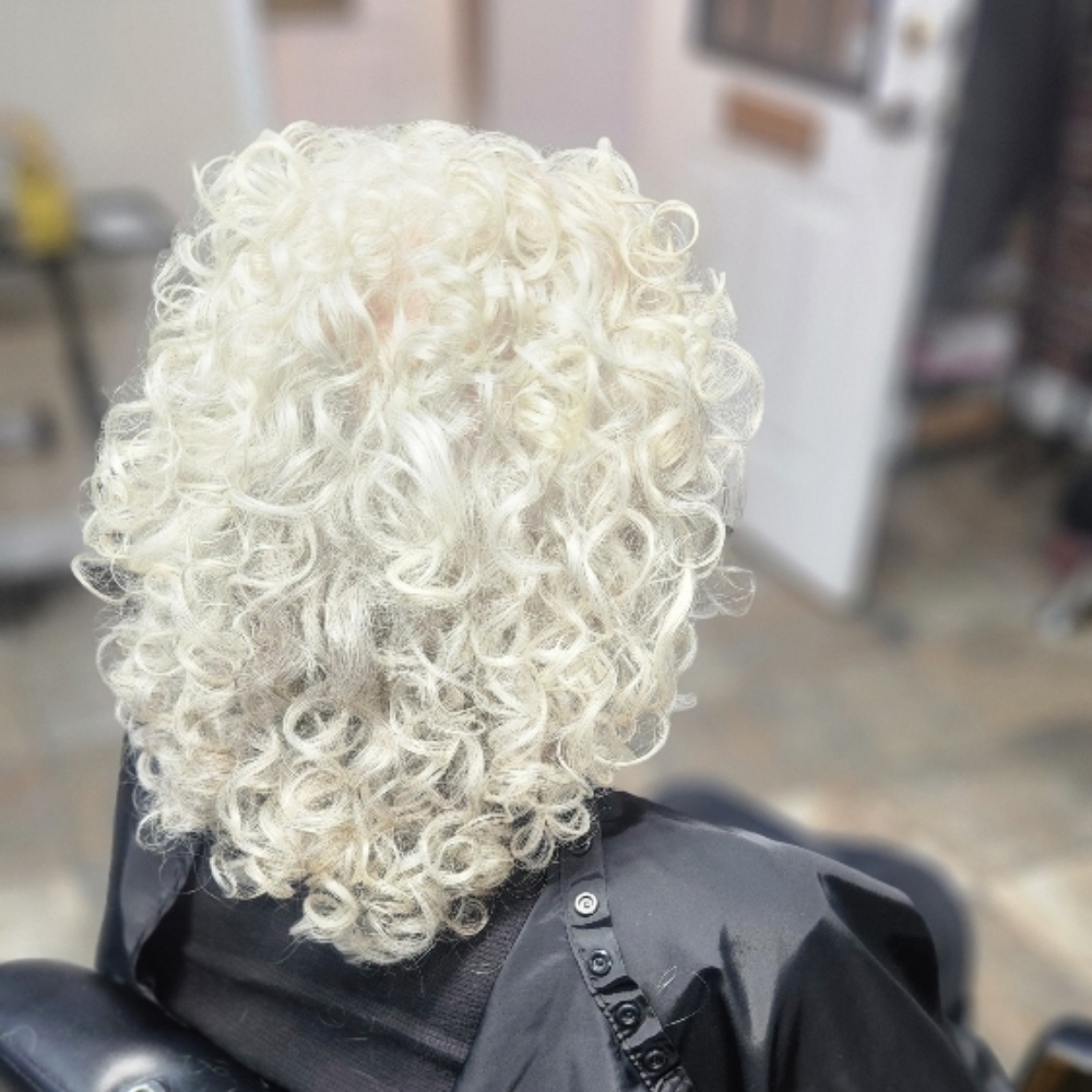 Curly Cuts By Amber at Beauty And The Beard Salon in Mcminnville, TN