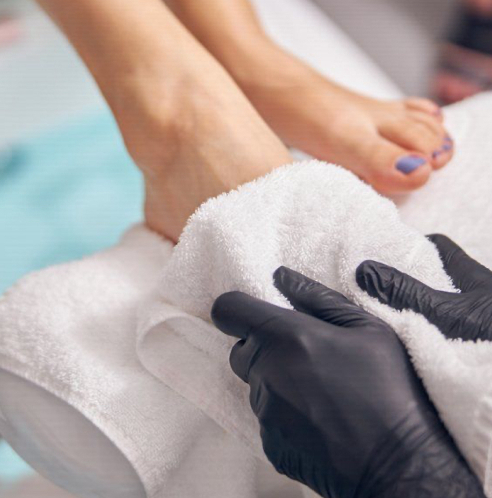 BASIC GEL PEDICURE