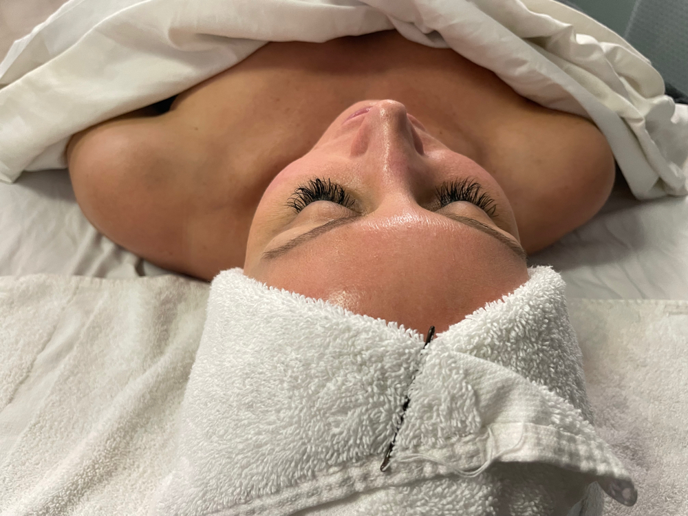 Facial And Lash Full Set Combo