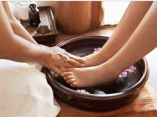 Spa Pedicure (Massage & Hot Towels)