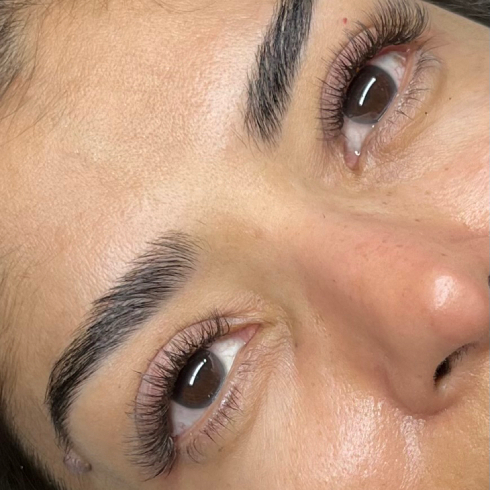 Mant. Mega Volumen (7 Dias) at Toda Pestañas in Arecibo, PR