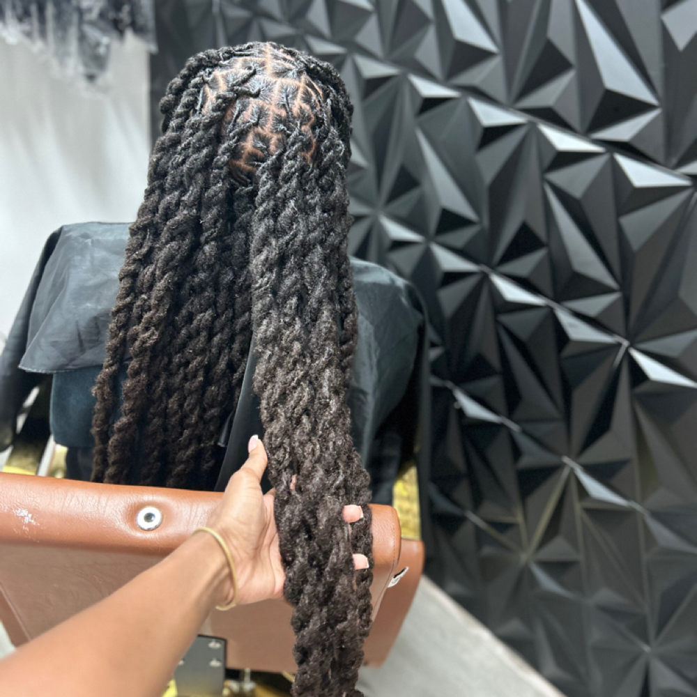 Loc Palm Twist(Waist Length)