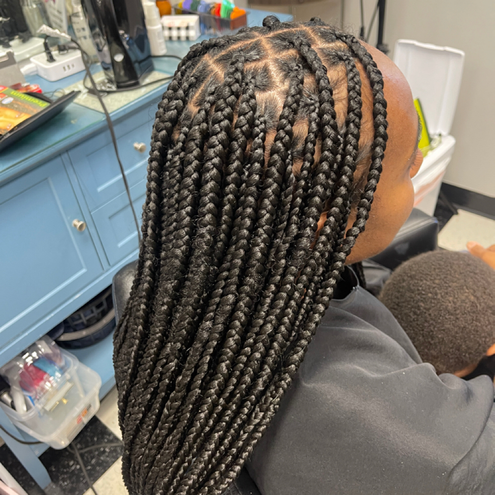Med Mid Back Knotless at Nifty Nita in Newport News, VA