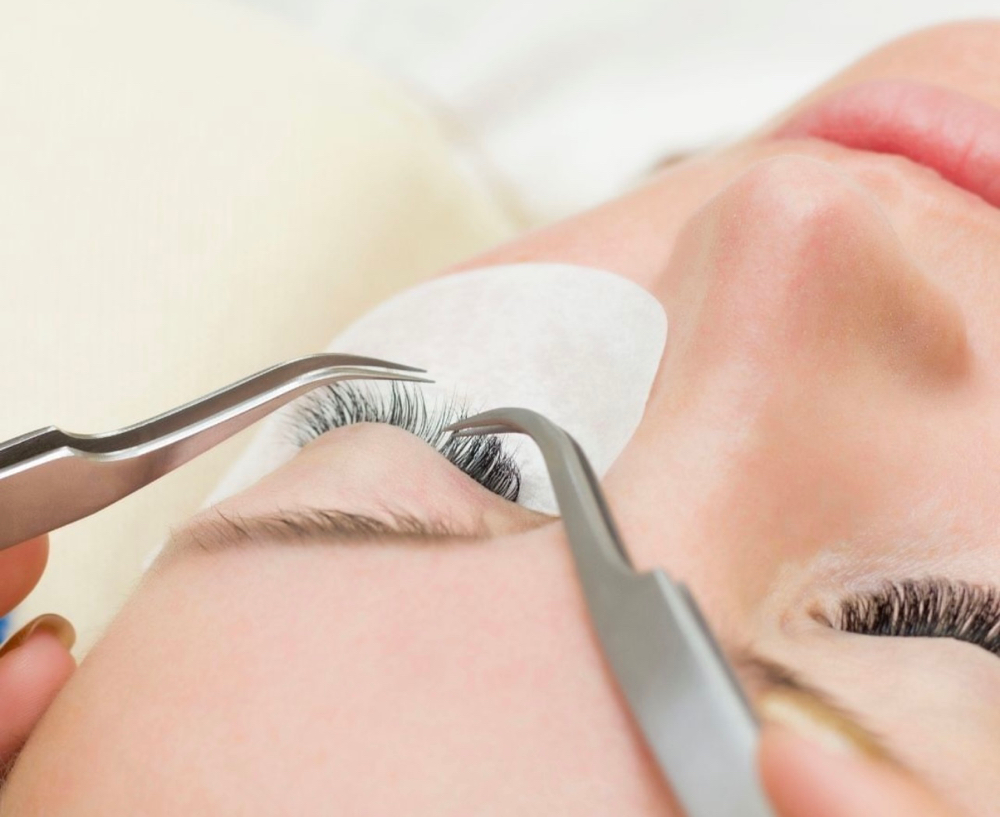 Lash extension Removal