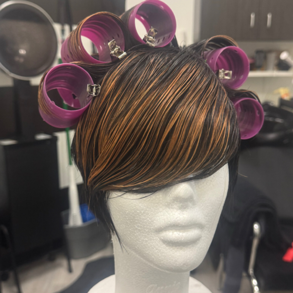Roller Set at TLEXT6 STUDIO in Laurel, MD