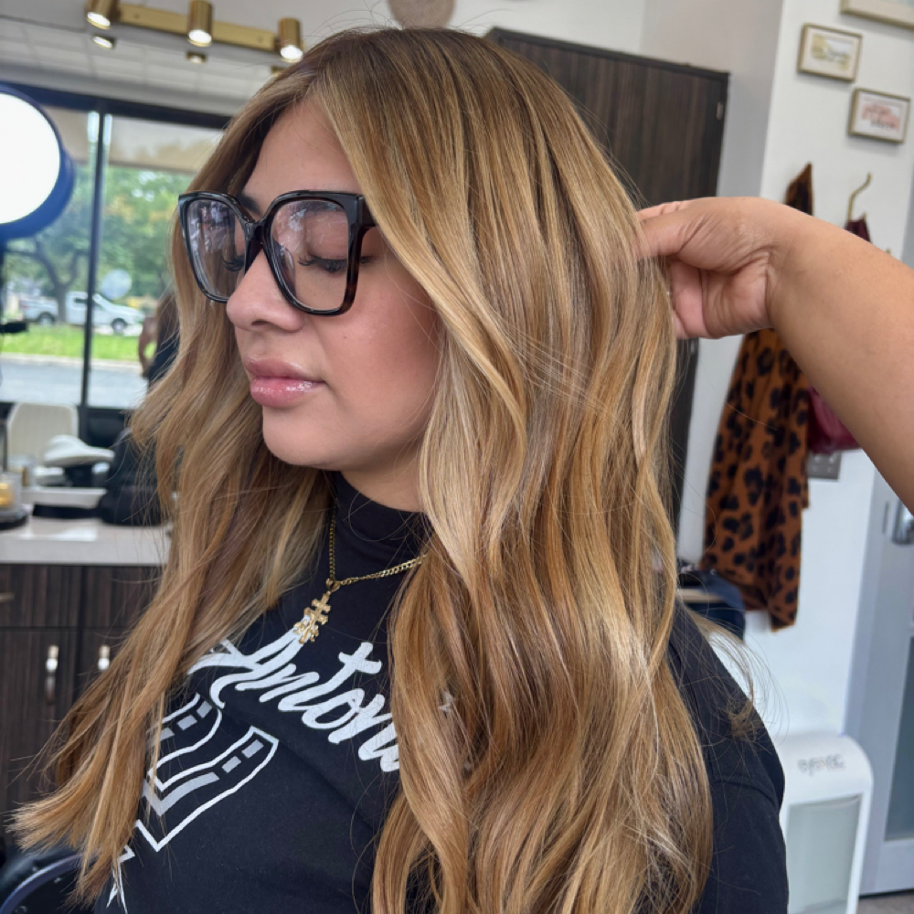 BLONDING - PARTIAL at TREND LAB Salon & Education in San Antonio, TX