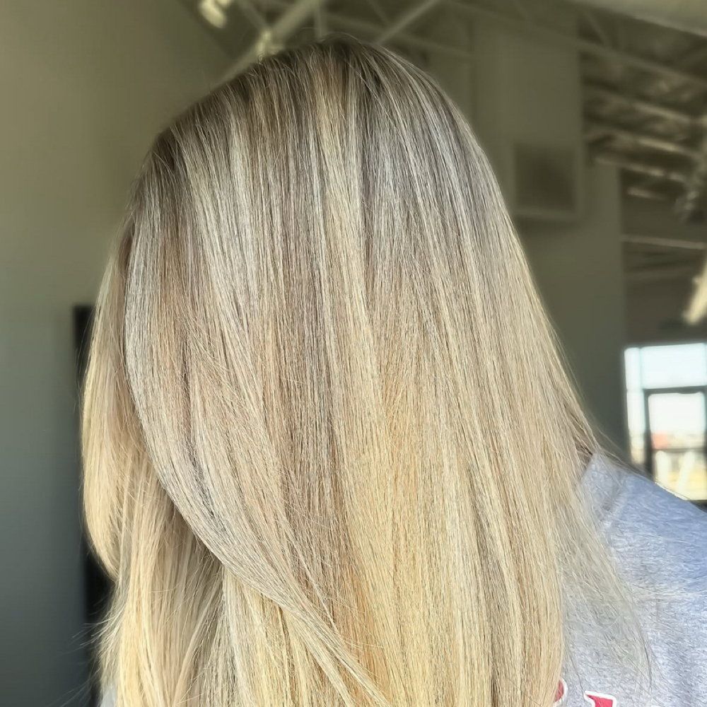 Blonding at Mahri Bonds in Kennewick, WA