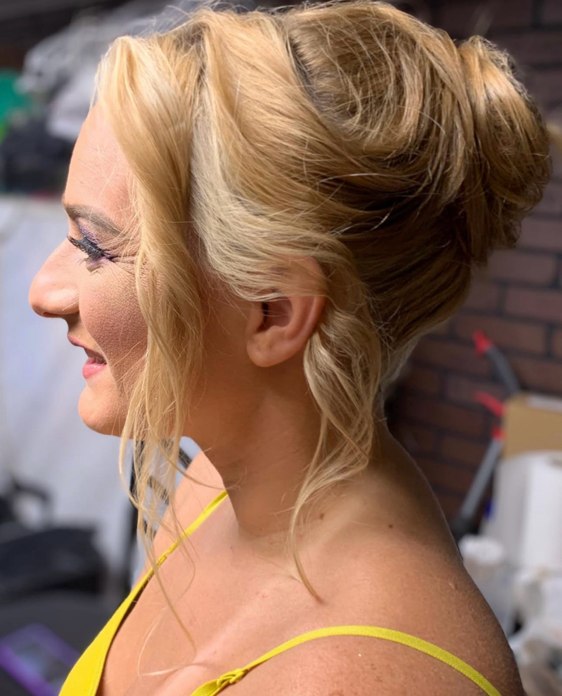 On Location - HAIR STYLE • updo