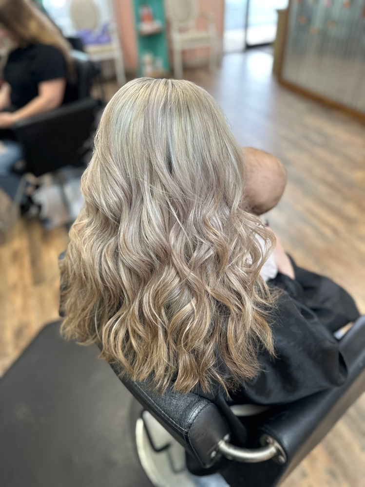 Full Blonding at T+H Salon and Co. in Moulton, AL