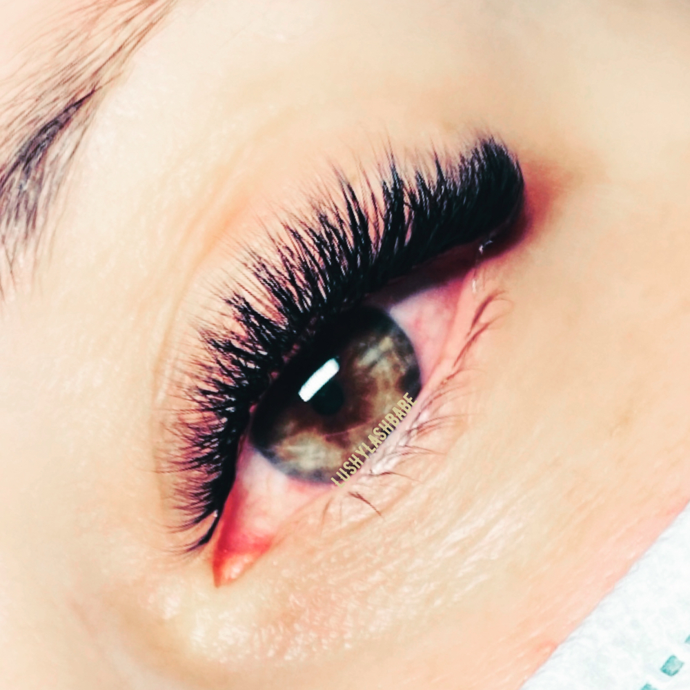 FULL SET MEGA VOLUME LASHES