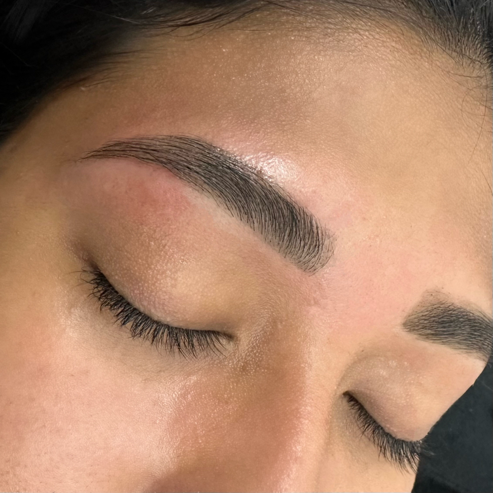 BROW SHAPE & TINT