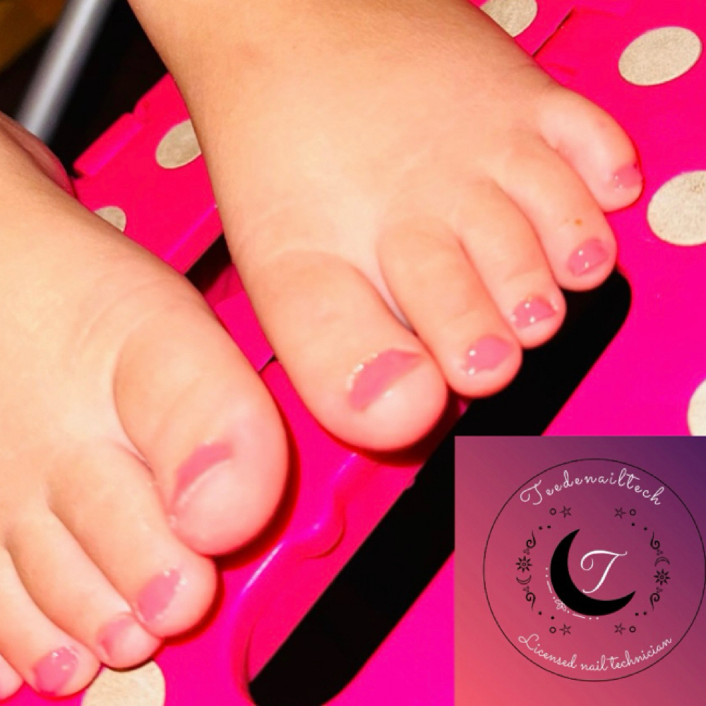 Kiddos Deluxe Pedicure at TeeDeNailTech in Pensacola, FL