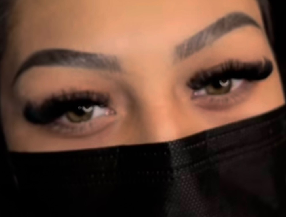 Mega Volume Lashes Full Set