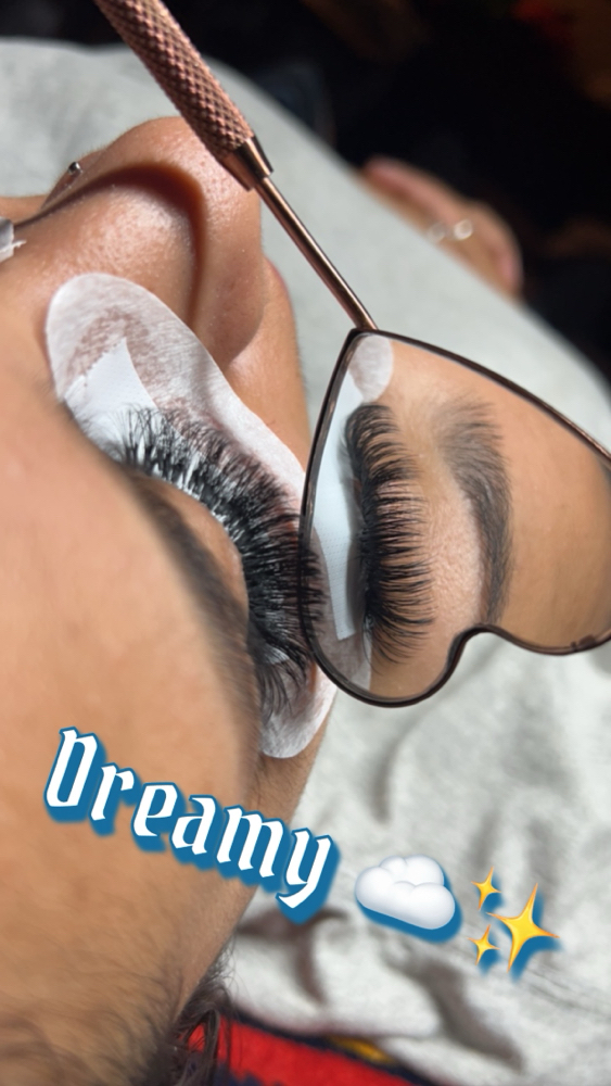 VOLUME LASHES